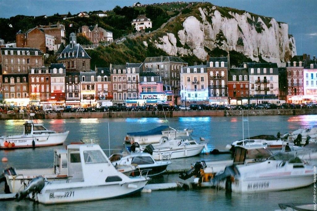 Logement A Deux Pas De La Plage Et Des Commerces Le Tréport Exteriér fotografie